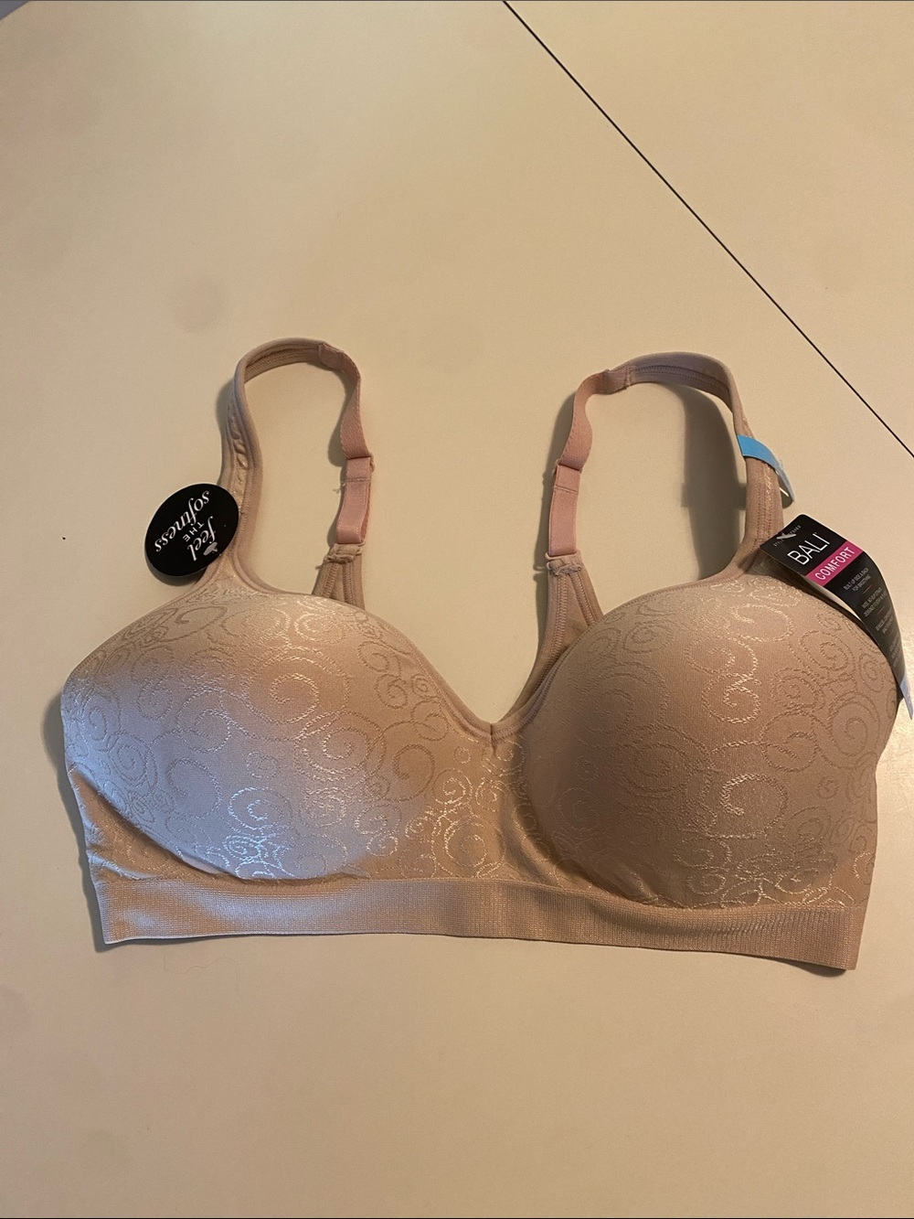 Seamless Light Nude Contour Bra with Subtle Swirl Jacquard 38C Bali Comfort NWT